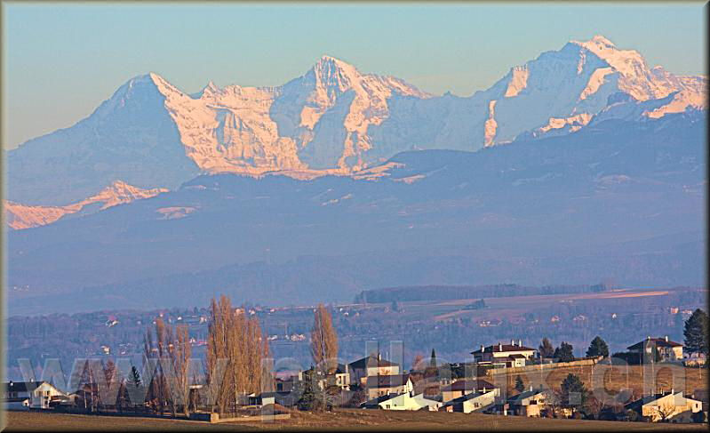 Jungfrau, Moench et Eiger depuis Boudry