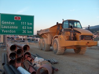Machine de chantier  l'ouvrage prs de Bevaix