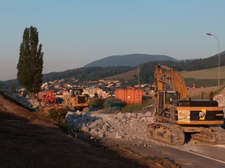 Lever de soleil sur le chantier de l'autoroute de Bevaix